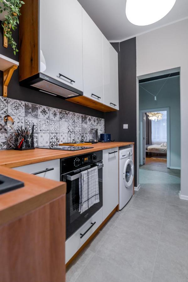 New Black & White - 2Bdr Apartment With Balcony Софія Екстер'єр фото