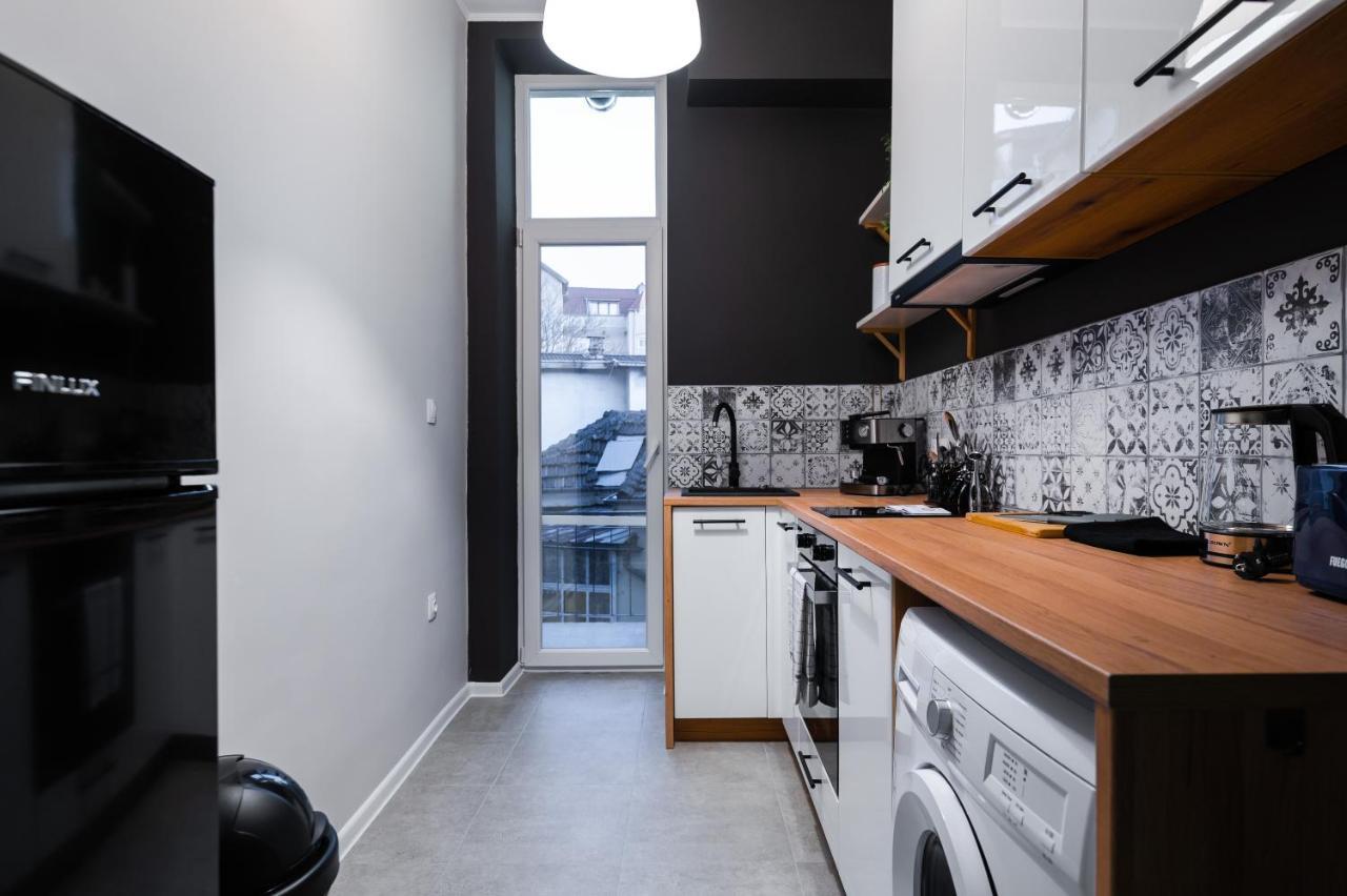 New Black & White - 2Bdr Apartment With Balcony Софія Екстер'єр фото