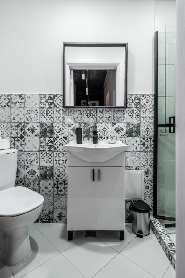 New Black & White - 2Bdr Apartment With Balcony Софія Екстер'єр фото