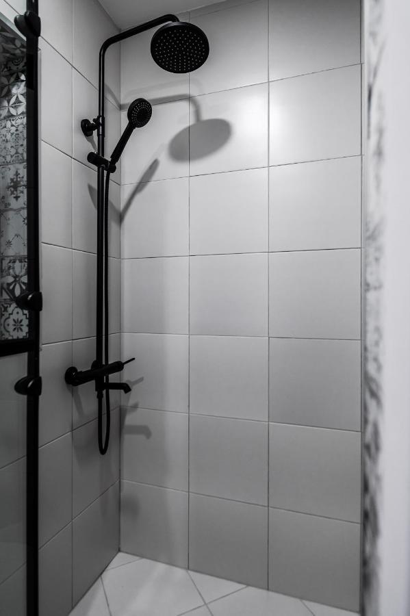 New Black & White - 2Bdr Apartment With Balcony Софія Екстер'єр фото